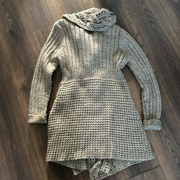 Casual warm sweater, size medium - Picture 4 of 4